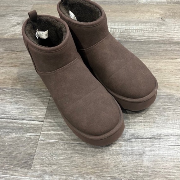 AE Brown Fur Boots - Picture 3 of 5